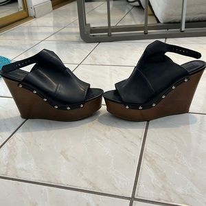 Black Wedges